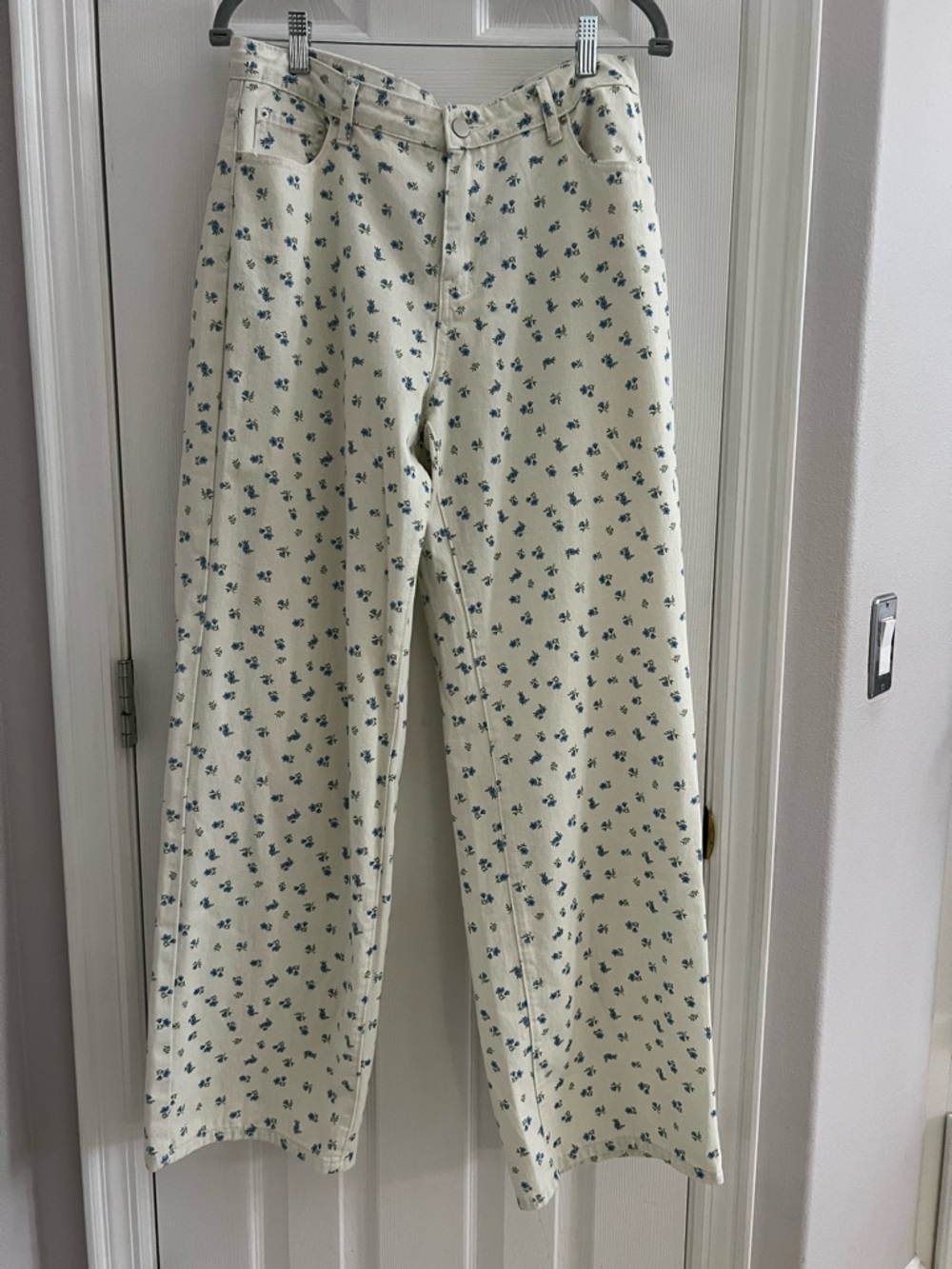 SHEIN Cream Straight Leg Jeans with Blue Floral Print